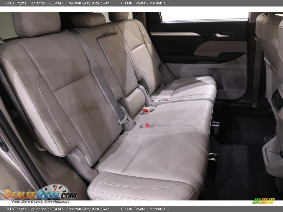 2018 Toyota Highlander XLE AWD Predawn Gray Mica / Ash Photo #16