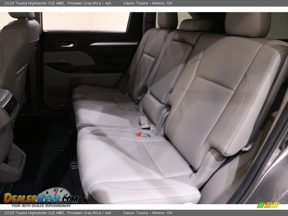 2018 Toyota Highlander XLE AWD Predawn Gray Mica / Ash Photo #17