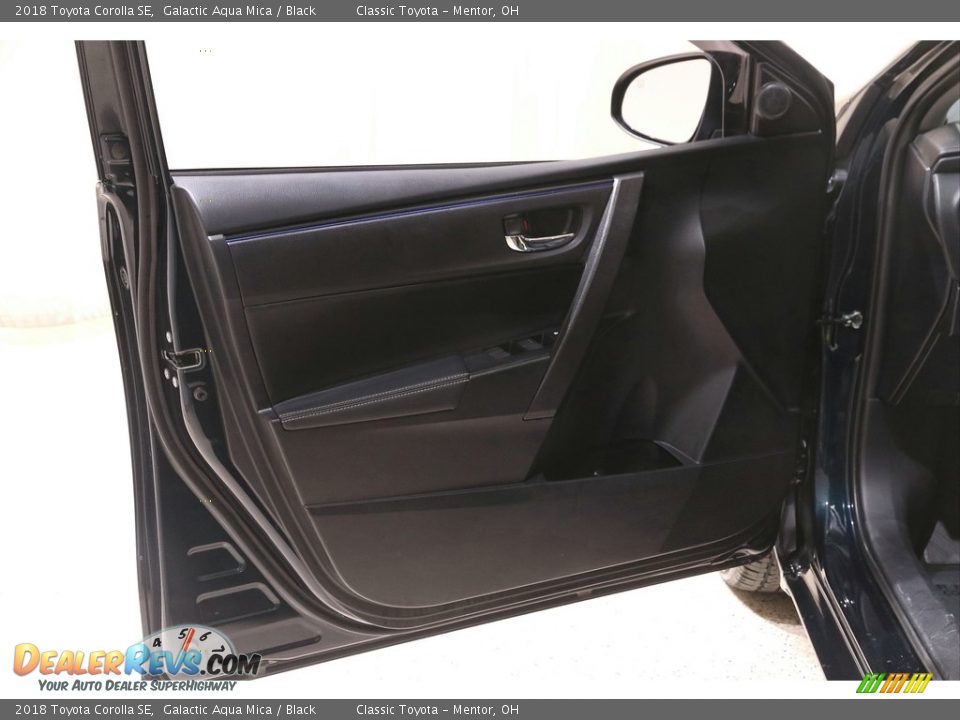 2018 Toyota Corolla SE Galactic Aqua Mica / Black Photo #4