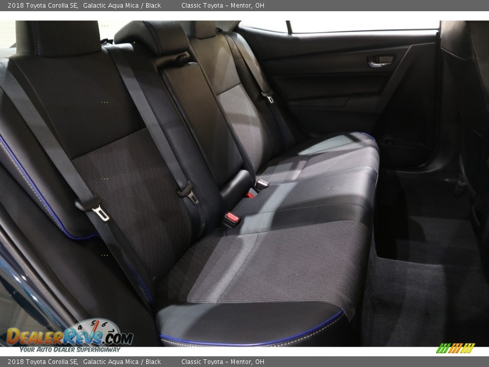 2018 Toyota Corolla SE Galactic Aqua Mica / Black Photo #16