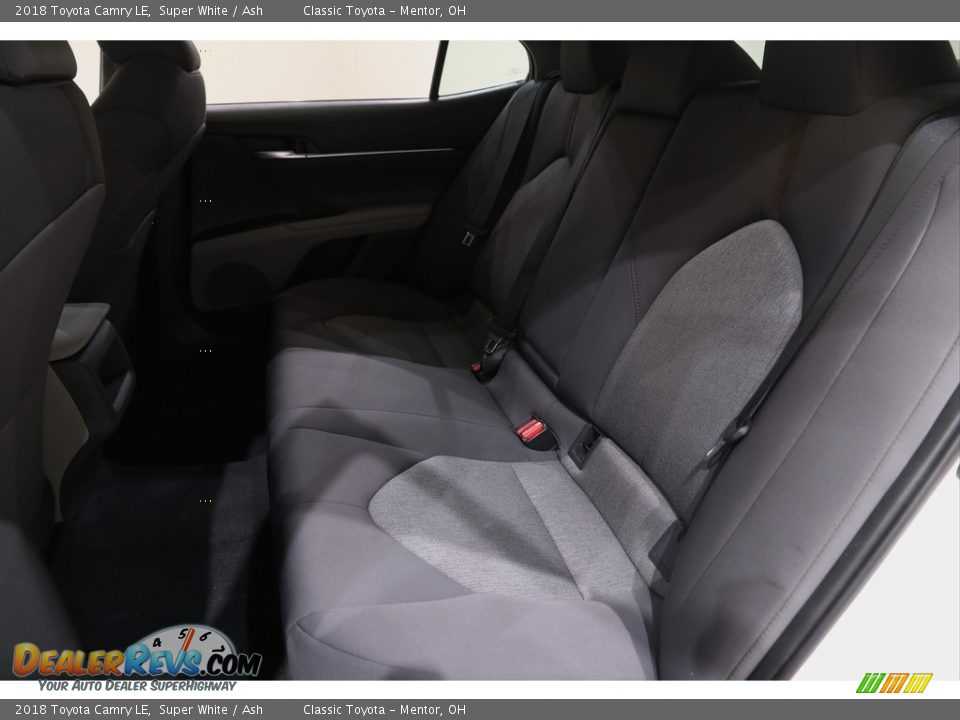 2018 Toyota Camry LE Super White / Ash Photo #17