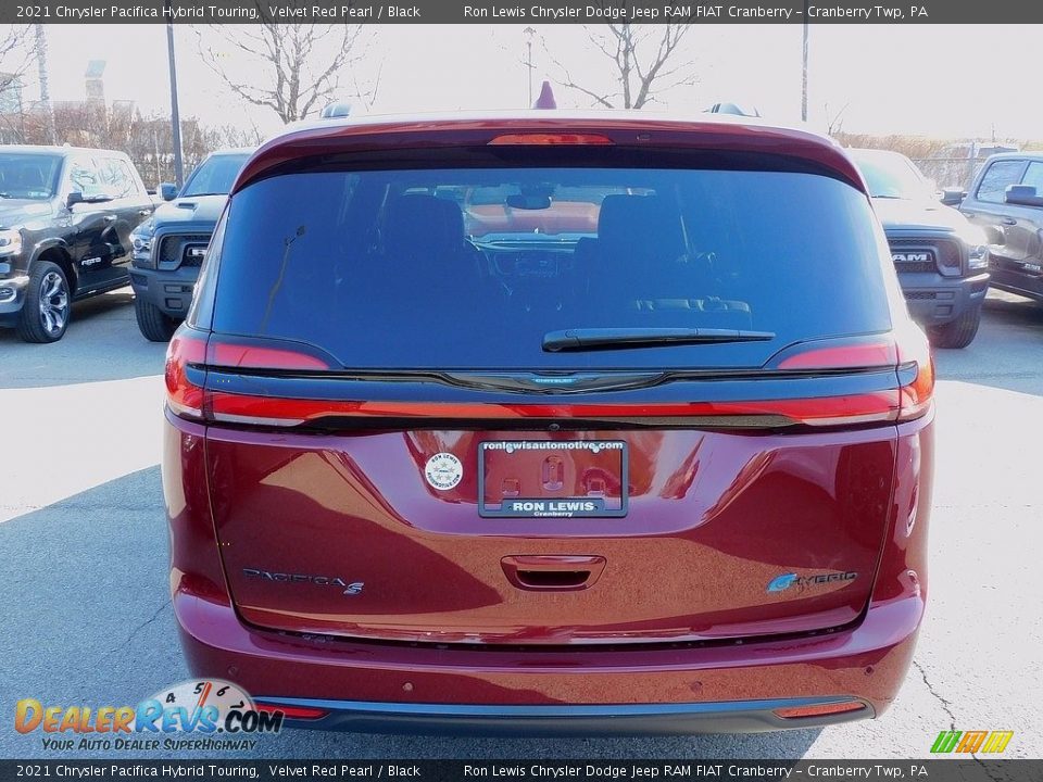 2021 Chrysler Pacifica Hybrid Touring Velvet Red Pearl / Black Photo #6