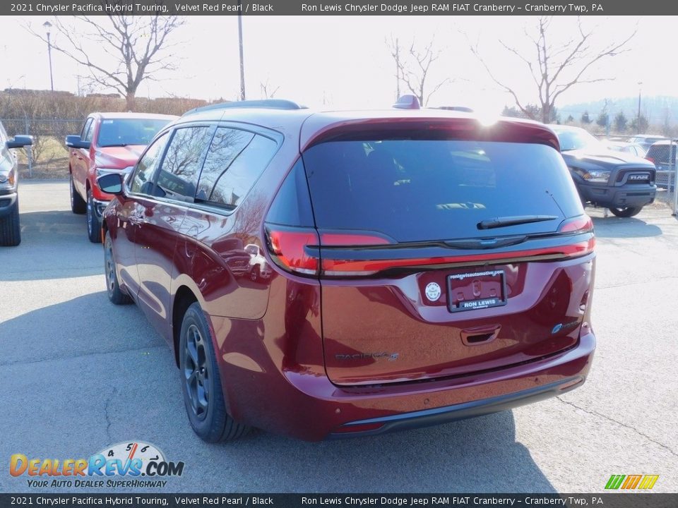 2021 Chrysler Pacifica Hybrid Touring Velvet Red Pearl / Black Photo #8