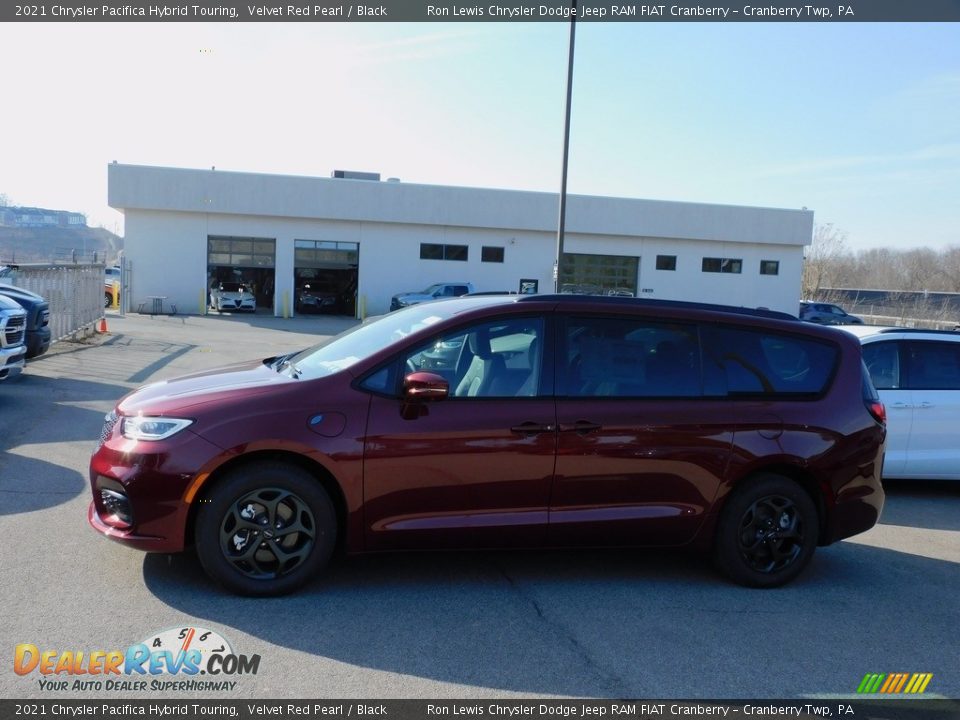 2021 Chrysler Pacifica Hybrid Touring Velvet Red Pearl / Black Photo #9