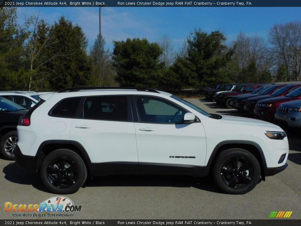 2021 Jeep Cherokee Altitude 4x4 Bright White / Black Photo #4