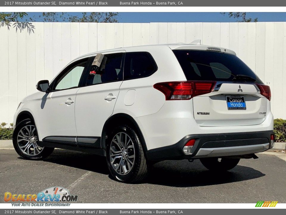 Diamond White Pearl 2017 Mitsubishi Outlander SE Photo #9