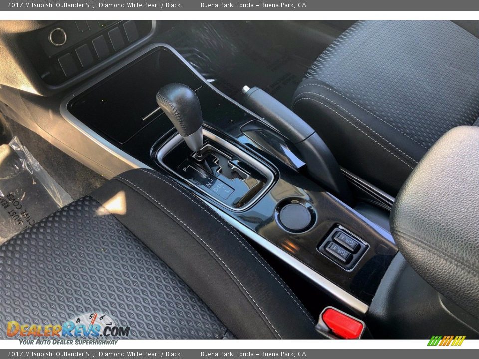 2017 Mitsubishi Outlander SE Shifter Photo #16