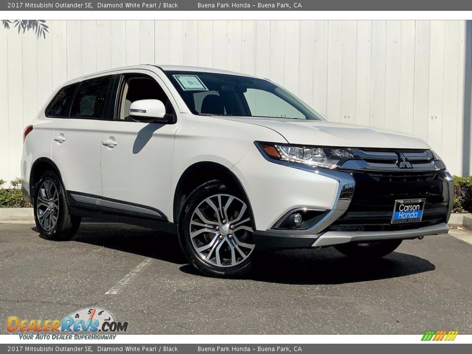 Front 3/4 View of 2017 Mitsubishi Outlander SE Photo #33