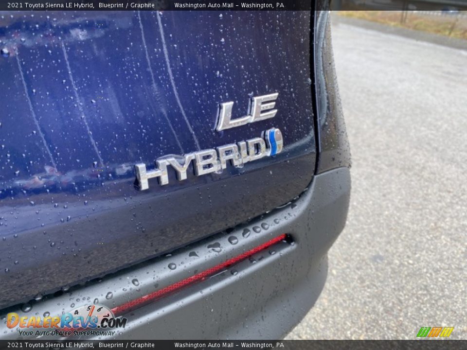 2021 Toyota Sienna LE Hybrid Blueprint / Graphite Photo #17