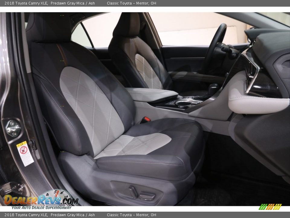 2018 Toyota Camry XLE Predawn Gray Mica / Ash Photo #16