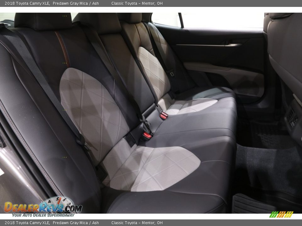 2018 Toyota Camry XLE Predawn Gray Mica / Ash Photo #17