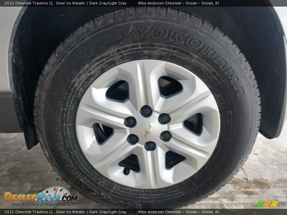 2012 Chevrolet Traverse LS Silver Ice Metallic / Dark Gray/Light Gray Photo #14