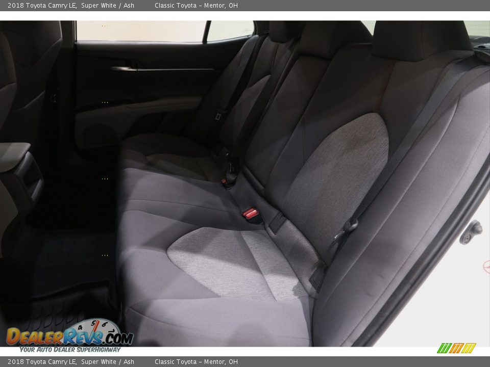 2018 Toyota Camry LE Super White / Ash Photo #17