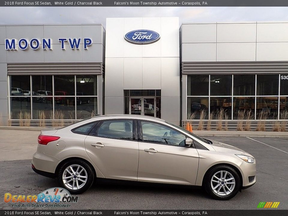 2018 Ford Focus SE Sedan White Gold / Charcoal Black Photo #1