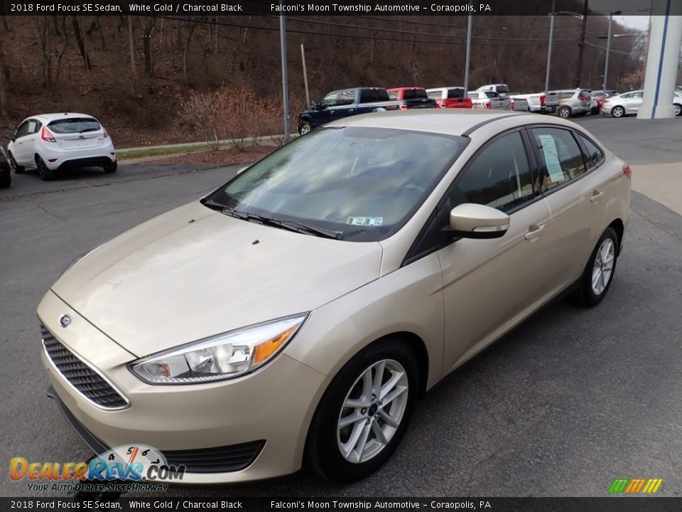 2018 Ford Focus SE Sedan White Gold / Charcoal Black Photo #7