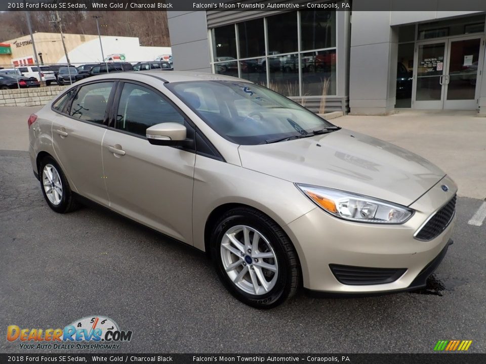 2018 Ford Focus SE Sedan White Gold / Charcoal Black Photo #9