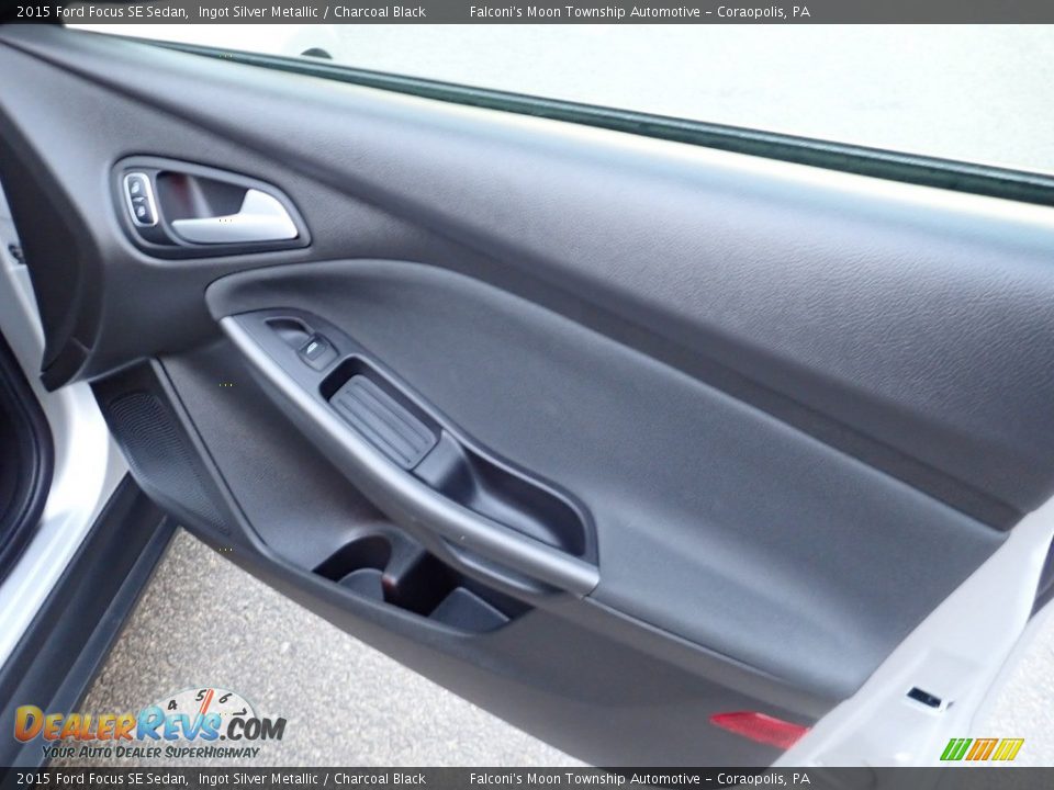 2015 Ford Focus SE Sedan Ingot Silver Metallic / Charcoal Black Photo #13