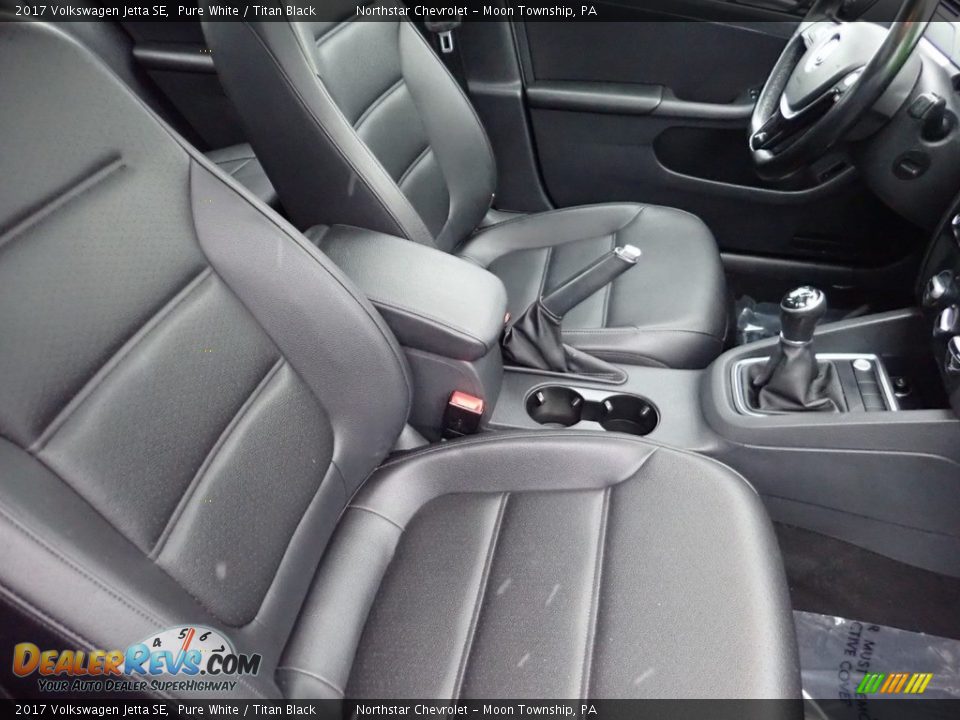 Front Seat of 2017 Volkswagen Jetta SE Photo #15