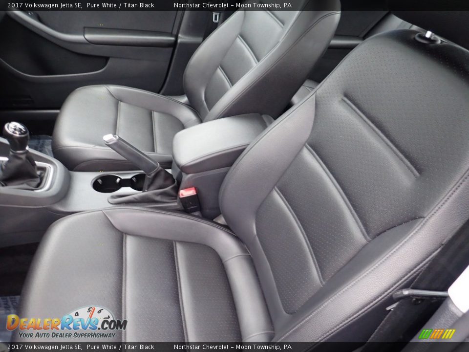 Front Seat of 2017 Volkswagen Jetta SE Photo #20