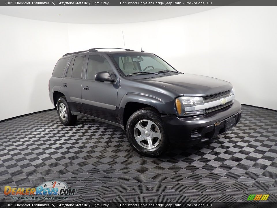 2005 Chevrolet TrailBlazer LS Graystone Metallic / Light Gray Photo #2