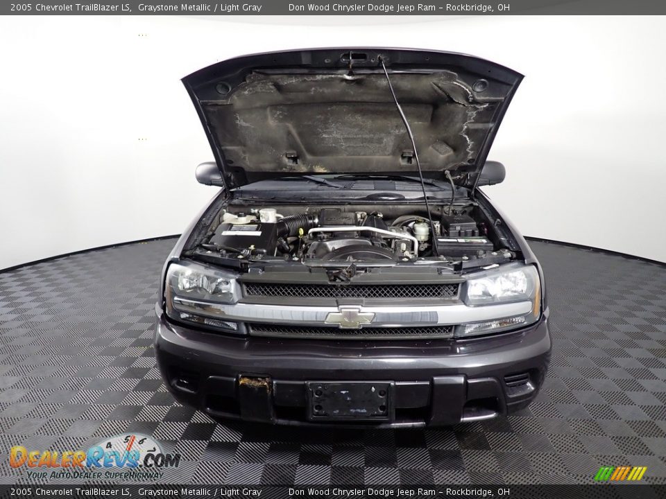 2005 Chevrolet TrailBlazer LS Graystone Metallic / Light Gray Photo #5