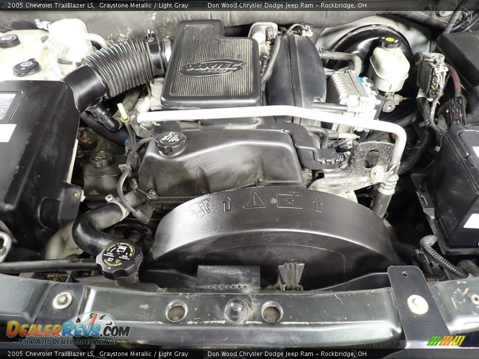2005 Chevrolet TrailBlazer LS Graystone Metallic / Light Gray Photo #6