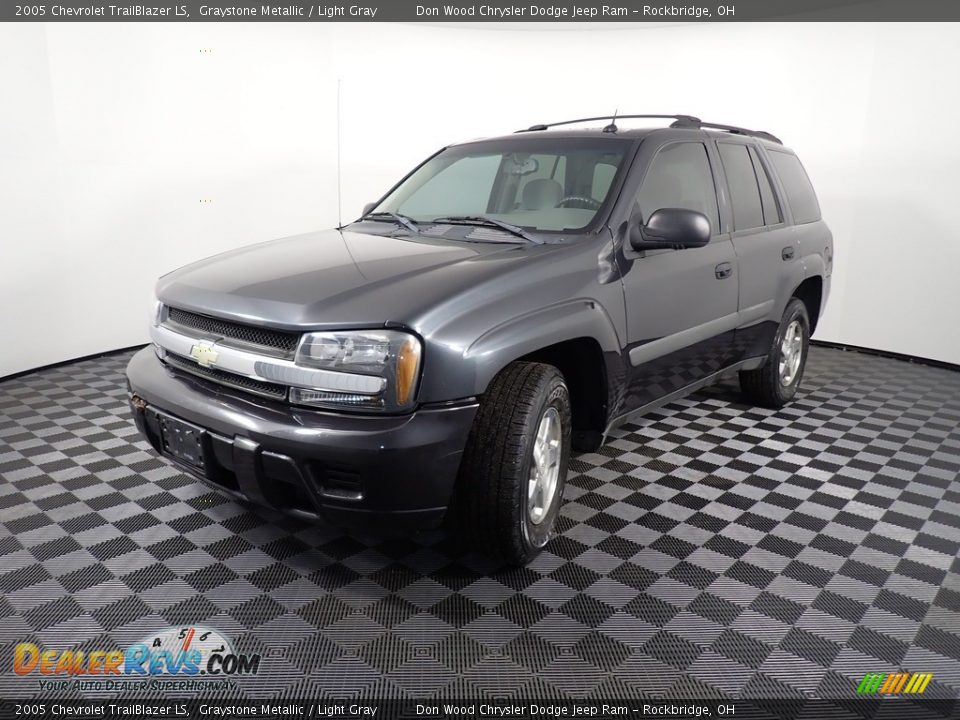2005 Chevrolet TrailBlazer LS Graystone Metallic / Light Gray Photo #7