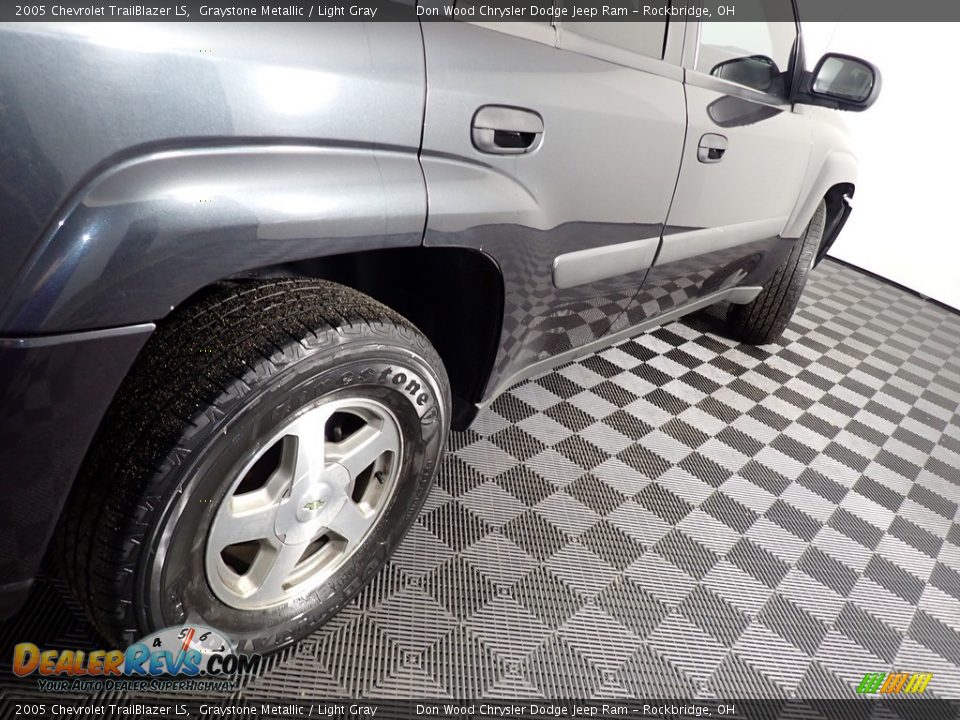 2005 Chevrolet TrailBlazer LS Graystone Metallic / Light Gray Photo #17