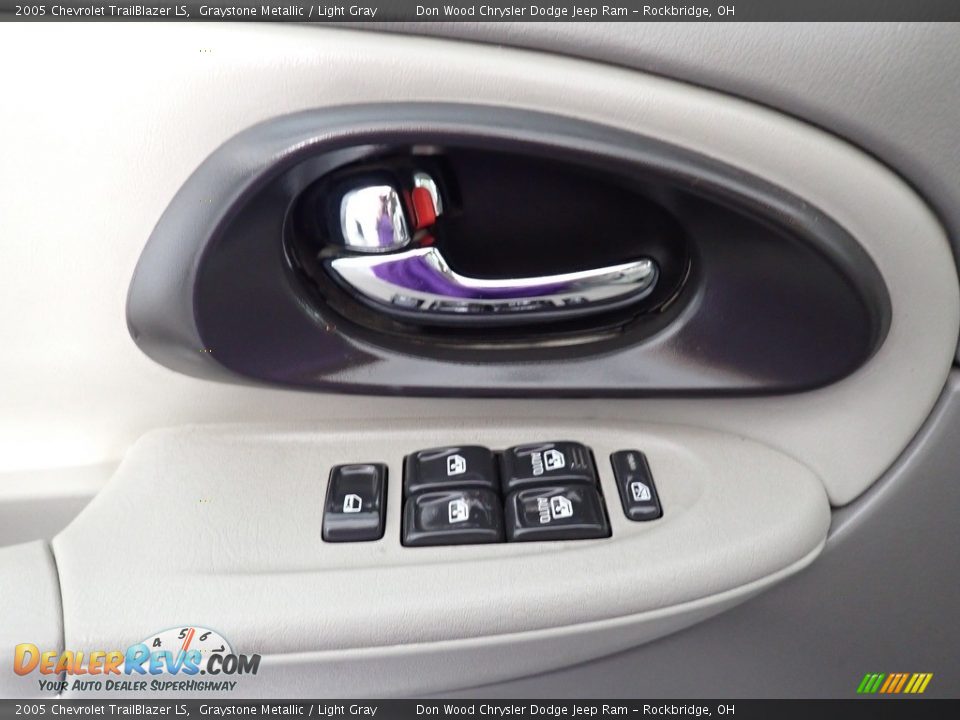 2005 Chevrolet TrailBlazer LS Graystone Metallic / Light Gray Photo #20