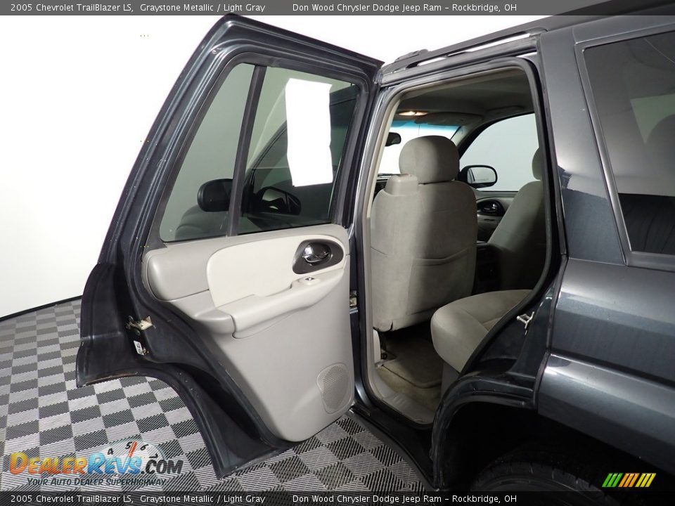 2005 Chevrolet TrailBlazer LS Graystone Metallic / Light Gray Photo #24