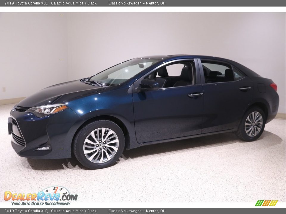 2019 Toyota Corolla XLE Galactic Aqua Mica / Black Photo #3