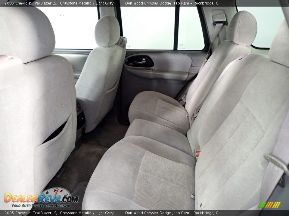 2005 Chevrolet TrailBlazer LS Graystone Metallic / Light Gray Photo #25