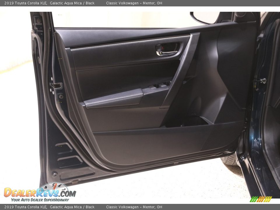 2019 Toyota Corolla XLE Galactic Aqua Mica / Black Photo #4