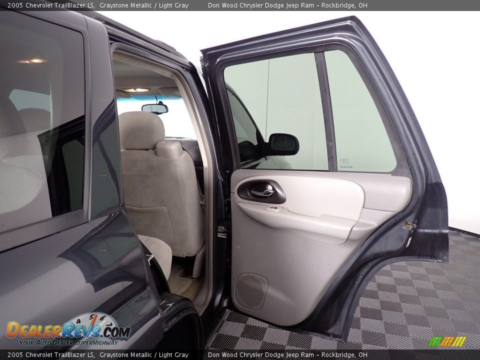 2005 Chevrolet TrailBlazer LS Graystone Metallic / Light Gray Photo #27