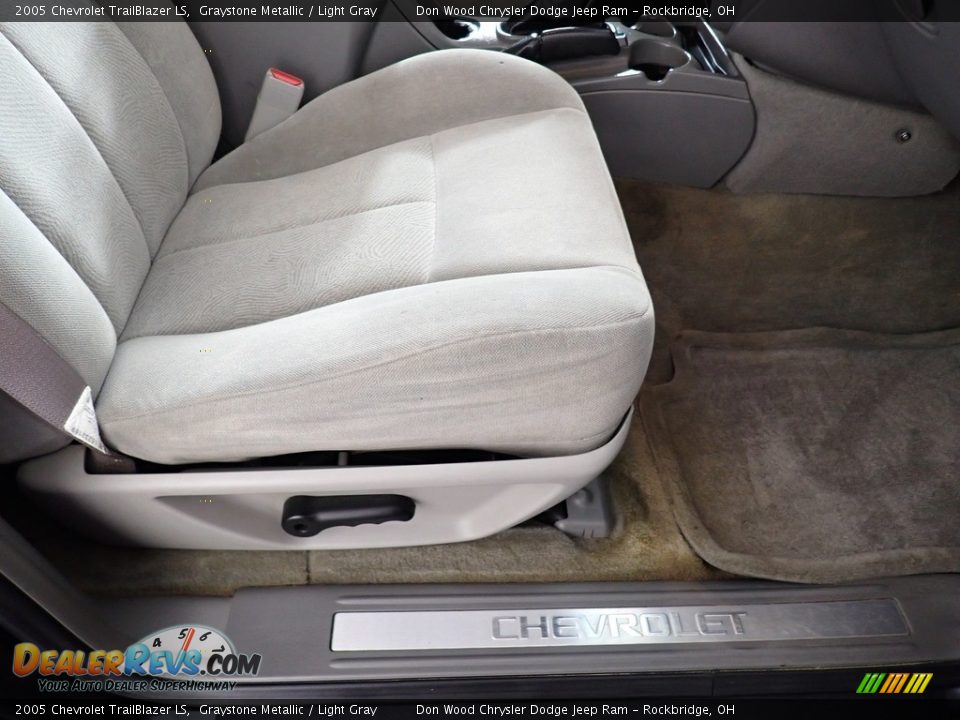 2005 Chevrolet TrailBlazer LS Graystone Metallic / Light Gray Photo #30