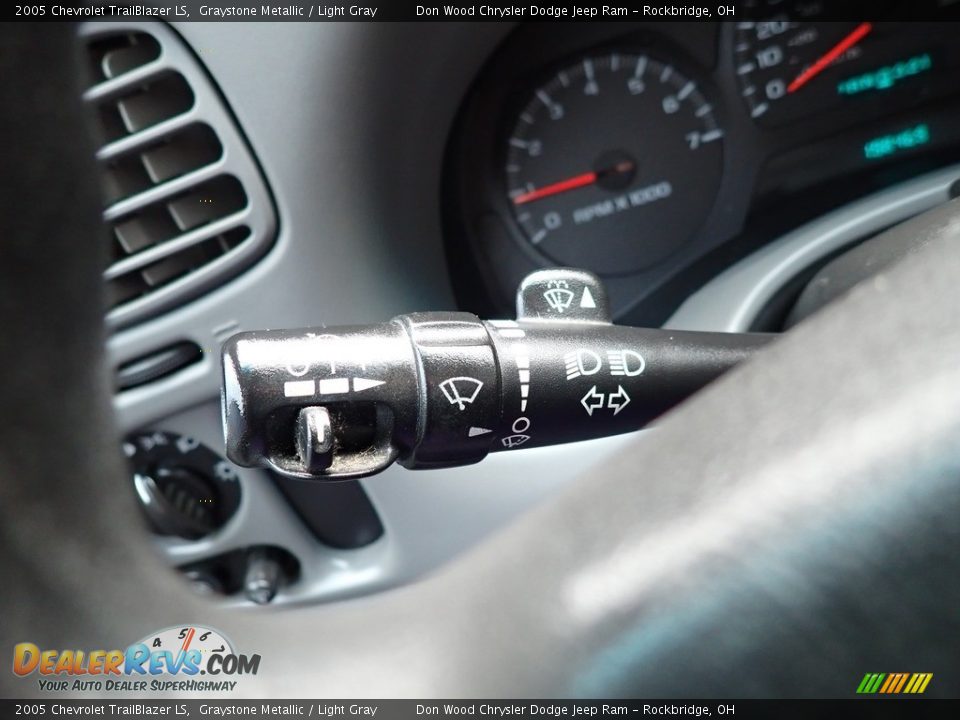 2005 Chevrolet TrailBlazer LS Graystone Metallic / Light Gray Photo #34