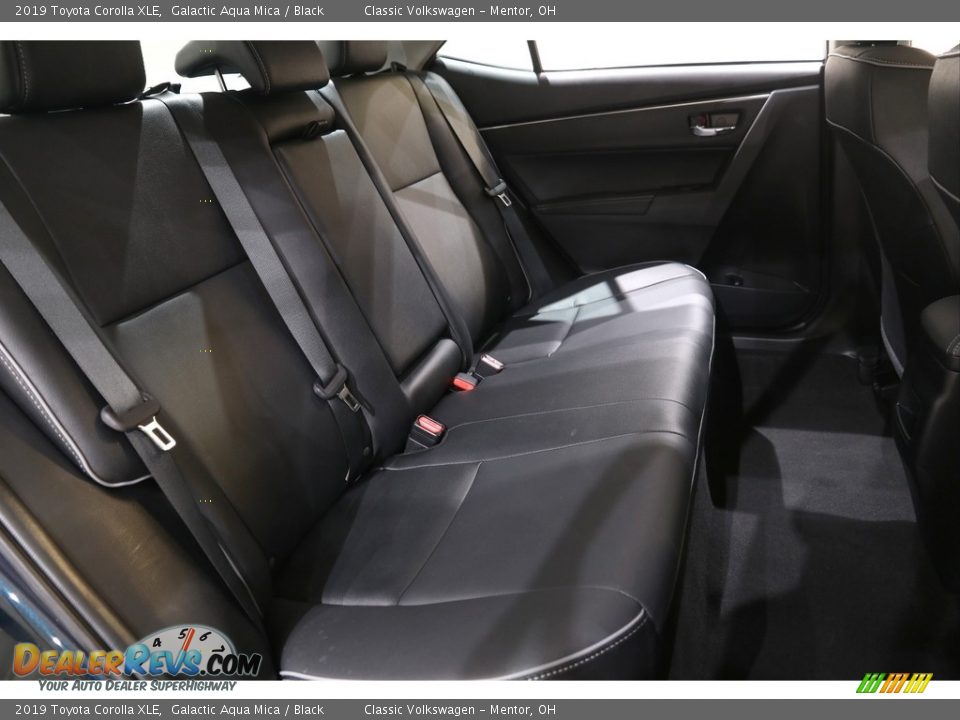 2019 Toyota Corolla XLE Galactic Aqua Mica / Black Photo #16