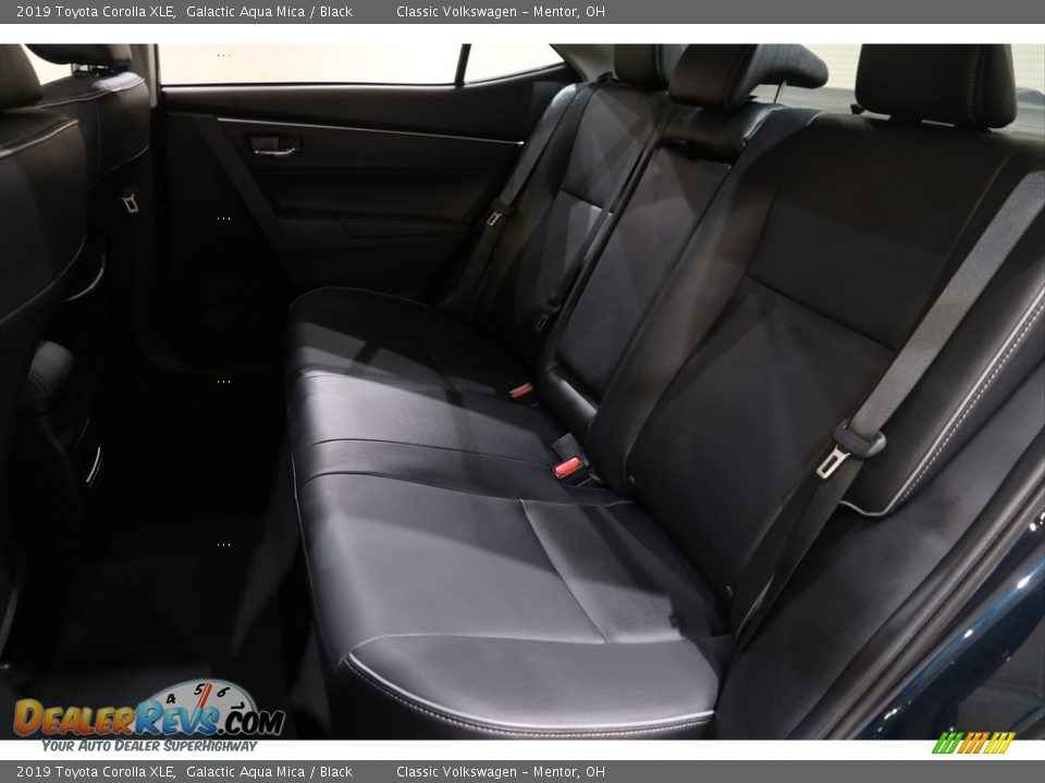 2019 Toyota Corolla XLE Galactic Aqua Mica / Black Photo #17