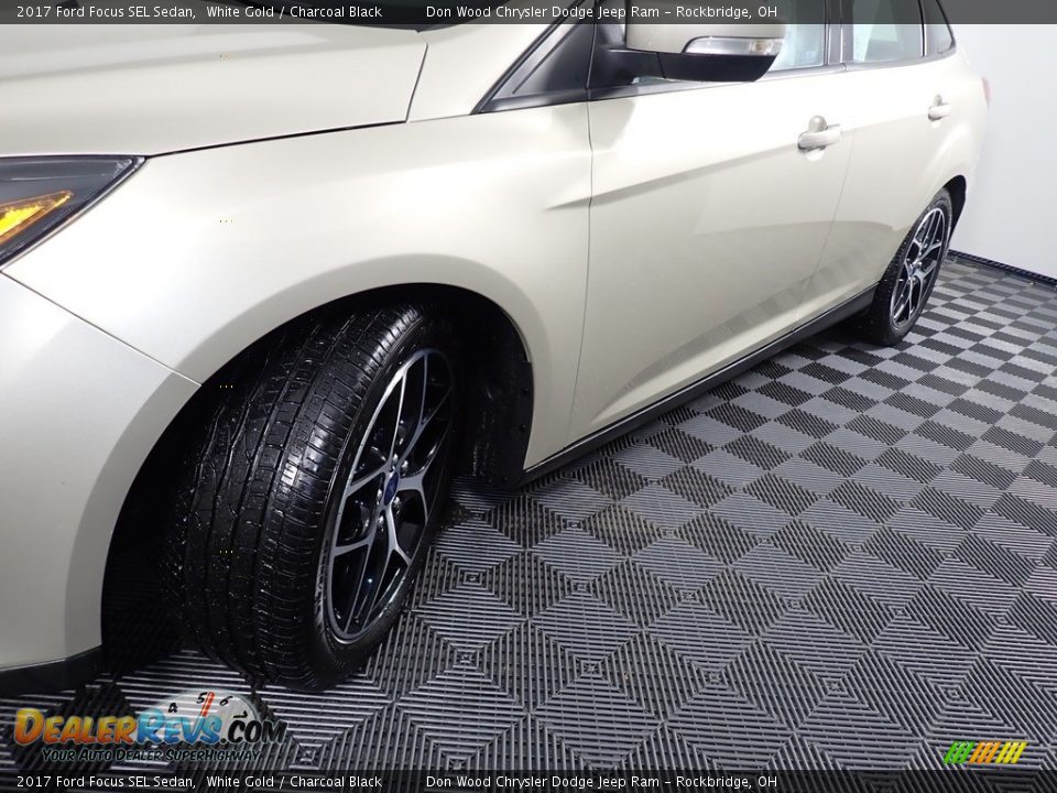 2017 Ford Focus SEL Sedan White Gold / Charcoal Black Photo #11