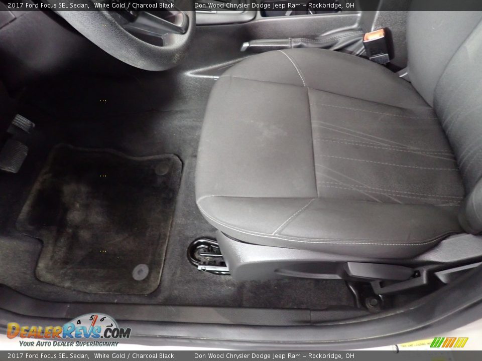 2017 Ford Focus SEL Sedan White Gold / Charcoal Black Photo #24