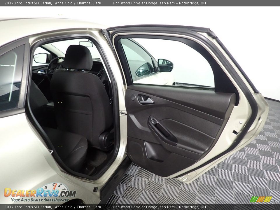 2017 Ford Focus SEL Sedan White Gold / Charcoal Black Photo #30