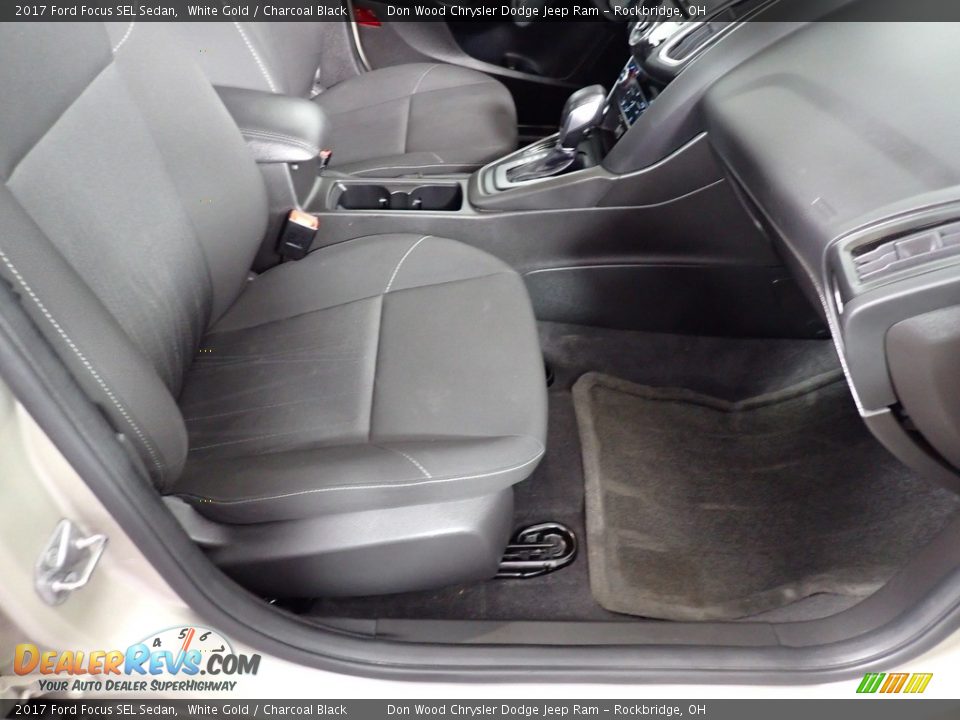 2017 Ford Focus SEL Sedan White Gold / Charcoal Black Photo #33