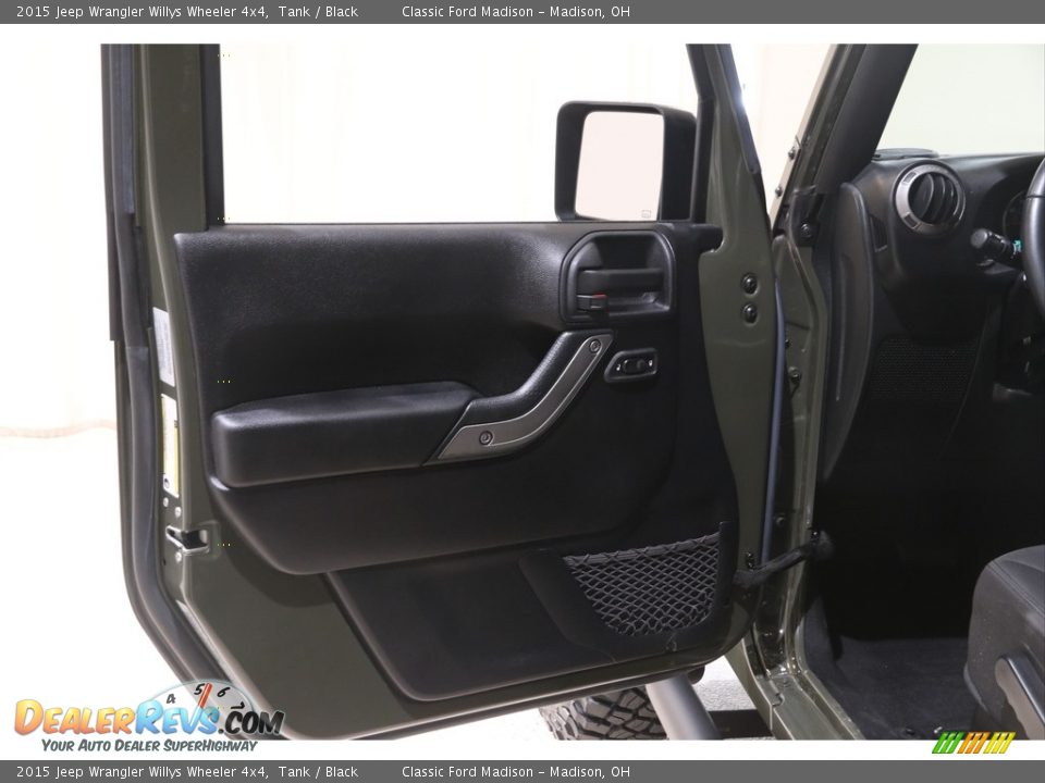 2015 Jeep Wrangler Willys Wheeler 4x4 Tank / Black Photo #4
