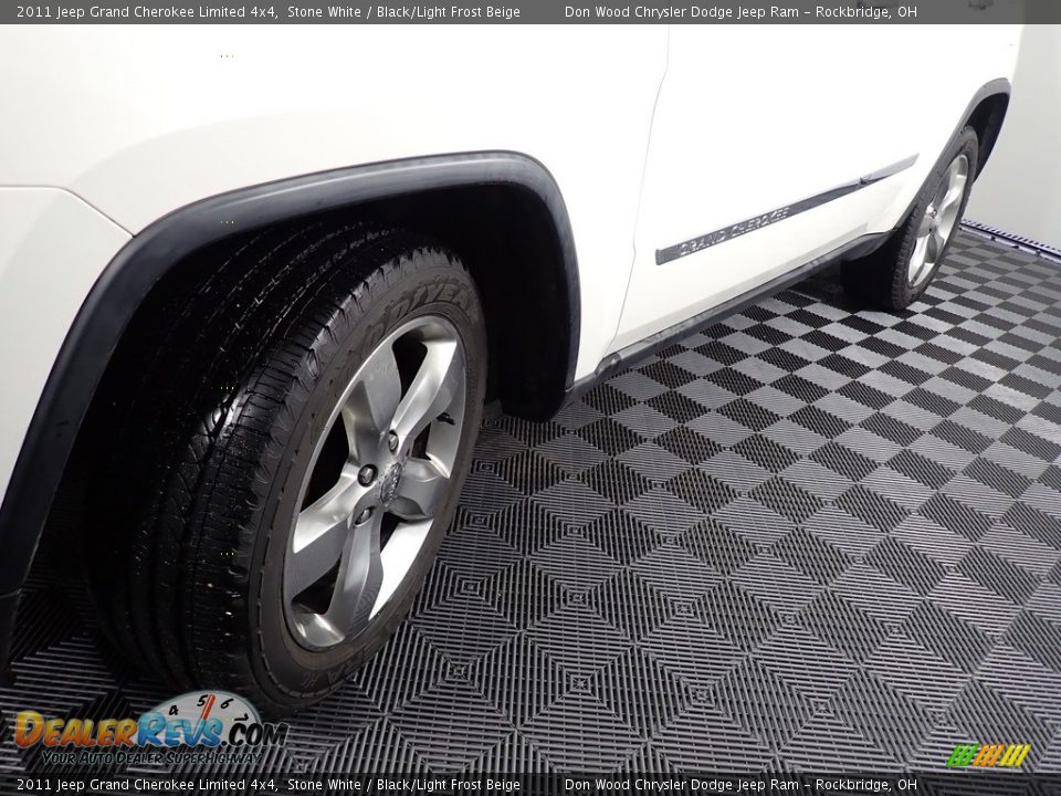 2011 Jeep Grand Cherokee Limited 4x4 Stone White / Black/Light Frost Beige Photo #11