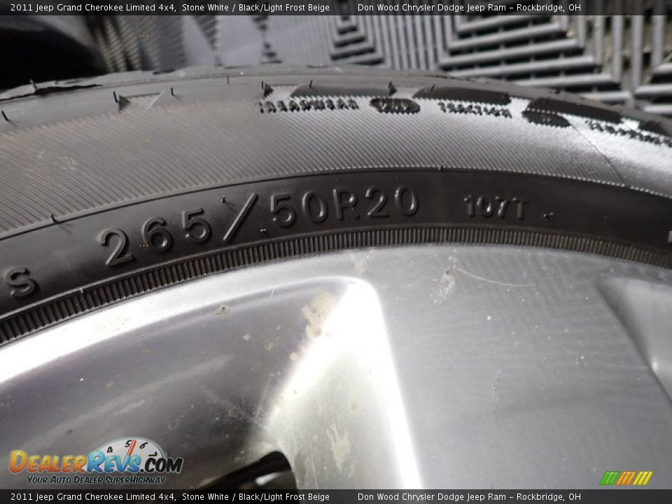 2011 Jeep Grand Cherokee Limited 4x4 Stone White / Black/Light Frost Beige Photo #21