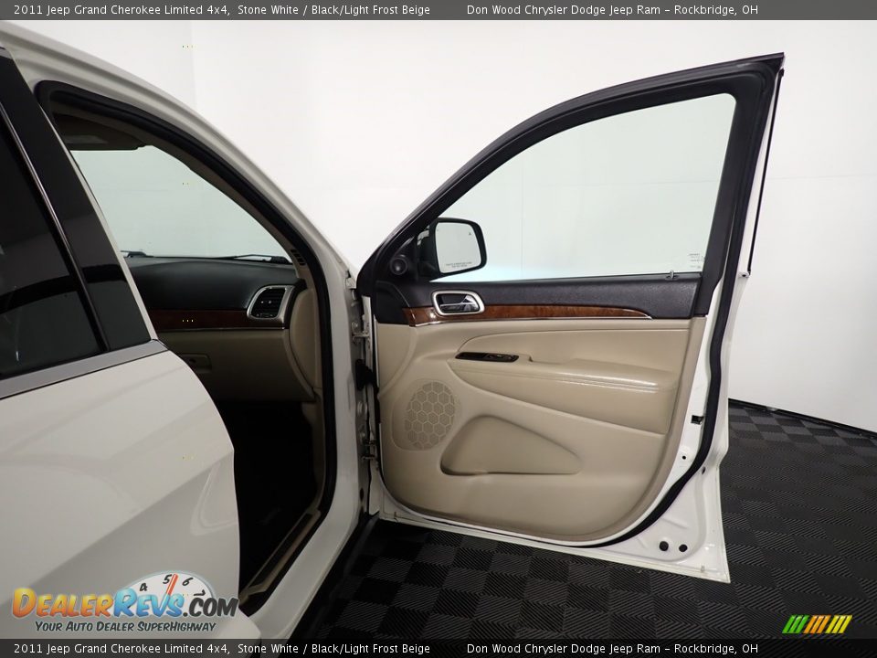 2011 Jeep Grand Cherokee Limited 4x4 Stone White / Black/Light Frost Beige Photo #34