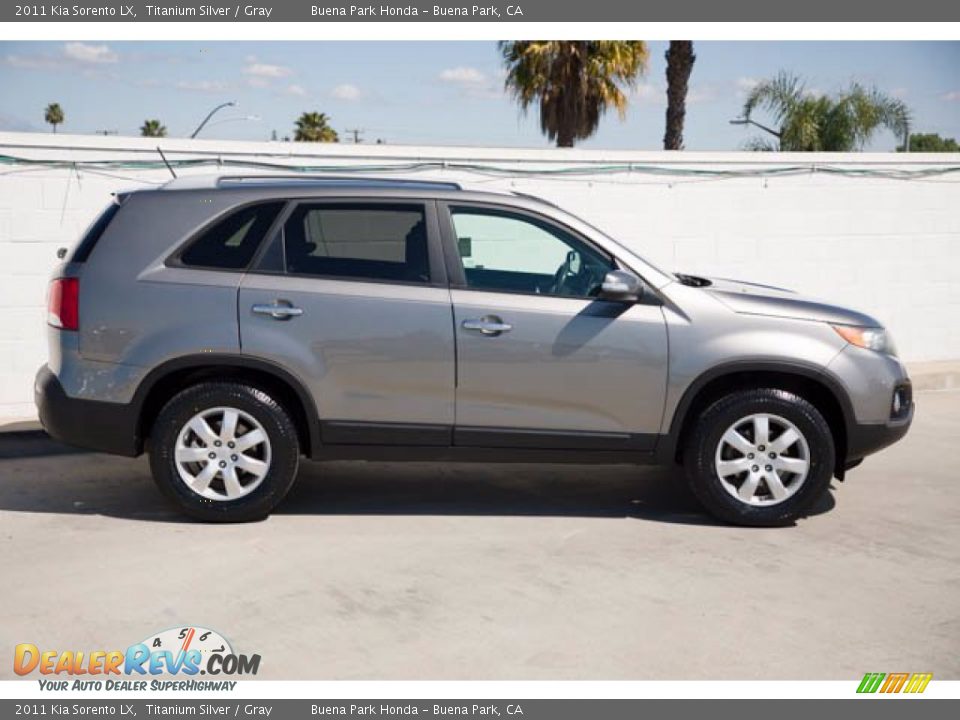 2011 Kia Sorento LX Titanium Silver / Gray Photo #12