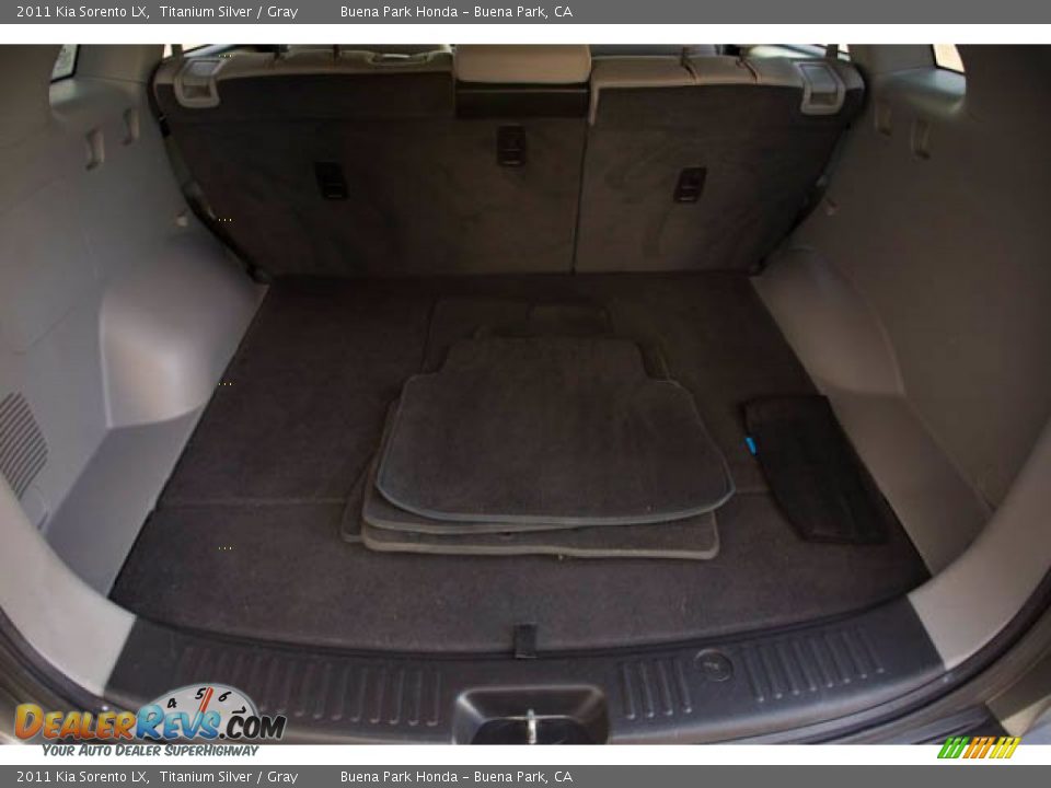 2011 Kia Sorento LX Titanium Silver / Gray Photo #17