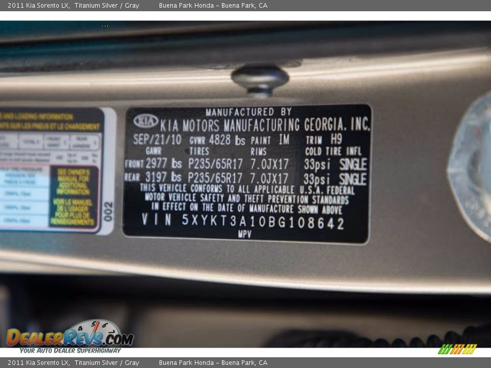 2011 Kia Sorento LX Titanium Silver / Gray Photo #35