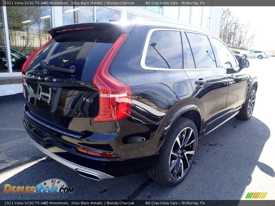 2021 Volvo XC90 T6 AWD Momentum Onyx Black Metallic / Blonde/Charcoal Photo #2